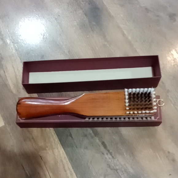 New with box clothes handle brush with shoehorn & spot remover - Picture 3 of 5